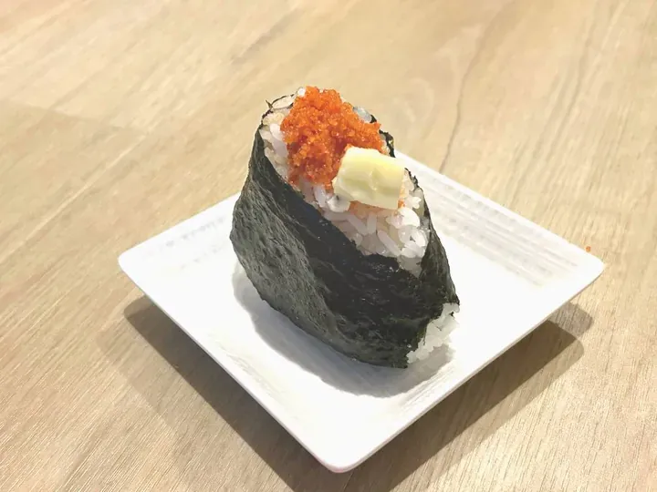 明太子バターのおむすび